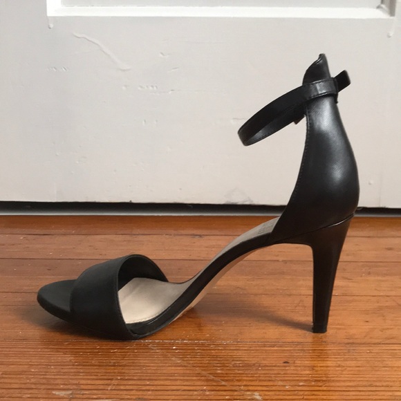 Vince Camuto 7 1/2 sandal - Picture 5 of 5